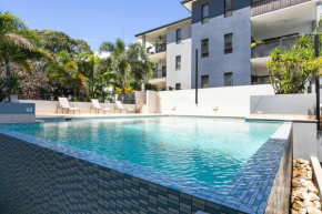 Poolside Panoramic Breeze with Soaring Views